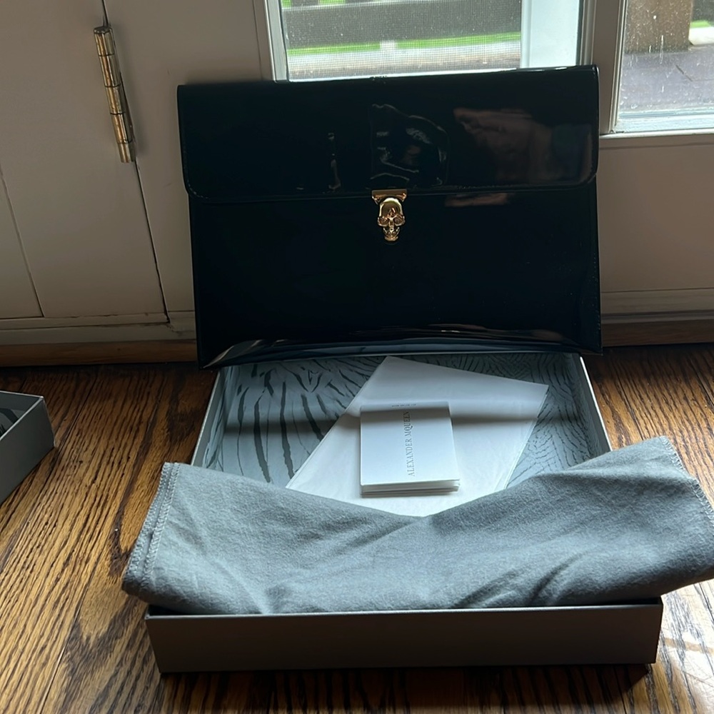Alexander McQueen Skull Closure Envelope